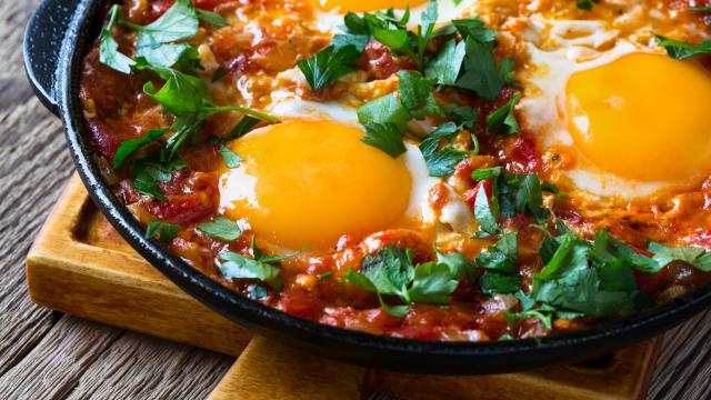 L’œuf cassé aux légumes : la recette parfaite de Cyril Lignac pour faire un repas gourmand et rapide