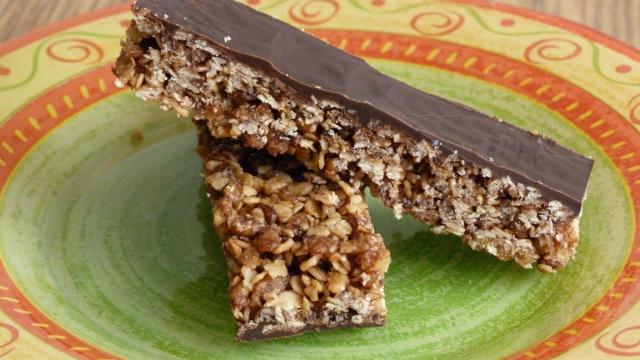 Barres de céréales et glaçage au chocolat