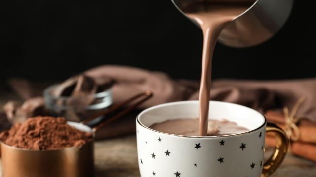 Le Meilleur chocolatier du monde Jean-Paul Hévin dévoile ses secrets pour faire un bon chocolat chaud !