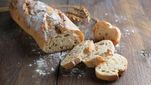 Cette astuce au Airfryer va vous permettre de transformer votre pain rassis de la veille en une baguette bien croustillante