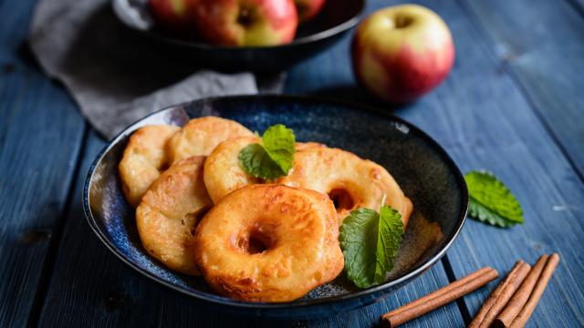 “Excellent” : voici notre recette de beignets aux pommes sans friture, la meilleure selon les lecteurs de 750g !