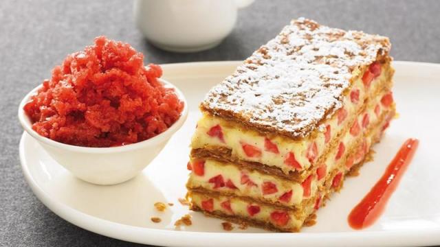 Millefeuille vanille bourbon, granité à la fraise