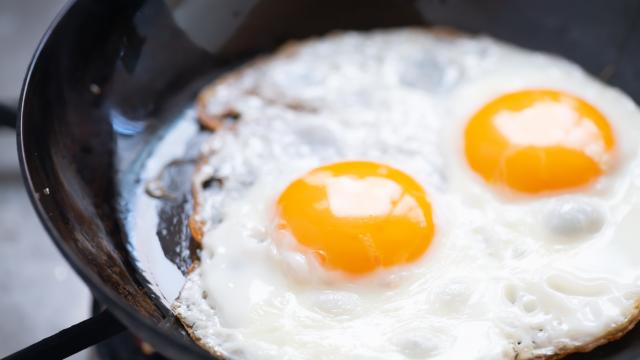 Croustillant à l’extérieur et moelleux à l’intérieur, comment faire les fameux œufs au sésame tendance sur les réseaux ?