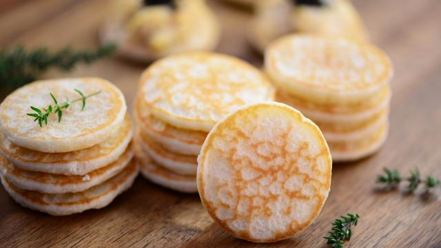 Comment faire ses propres blinis maison pour l’apéritif de Noël ?