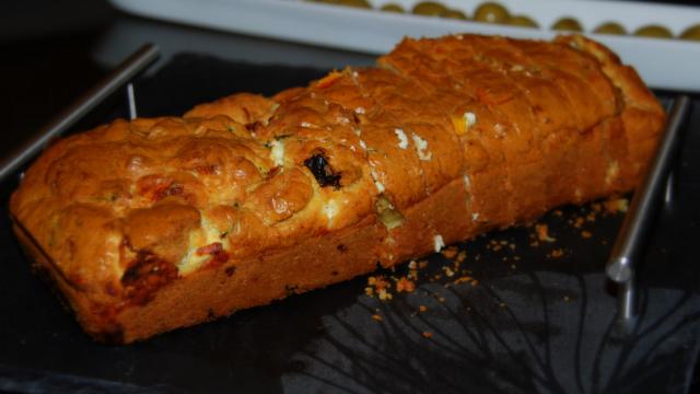 Cake à la feta et tomates confites