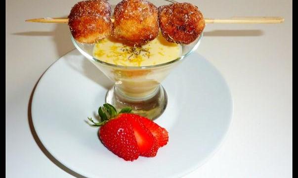 Beignets de fraises au thym et sa crème anglaise citronnée