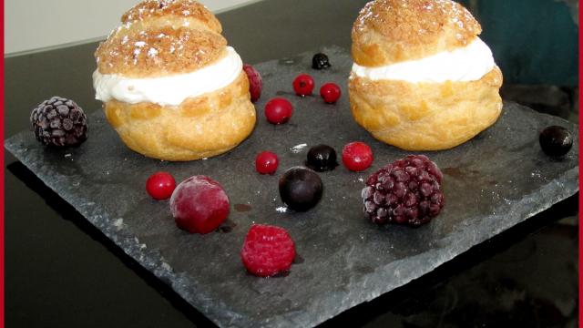 Choux au citron et fruits rouges