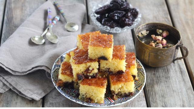 Gâteau de semoule aux pruneaux (Basboussa)