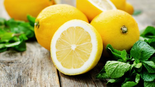 Le citron est-il vraiment efficace contre la fatigue ? Cette diététicienne nous répond
