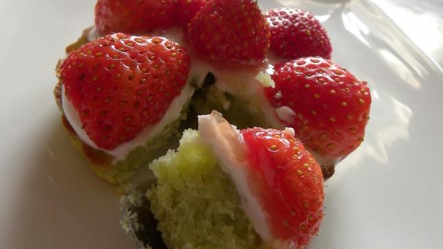 Tartelettes financières aux fraises et thé matcha