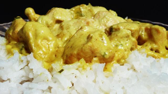 Poulet au curry et lait de coco