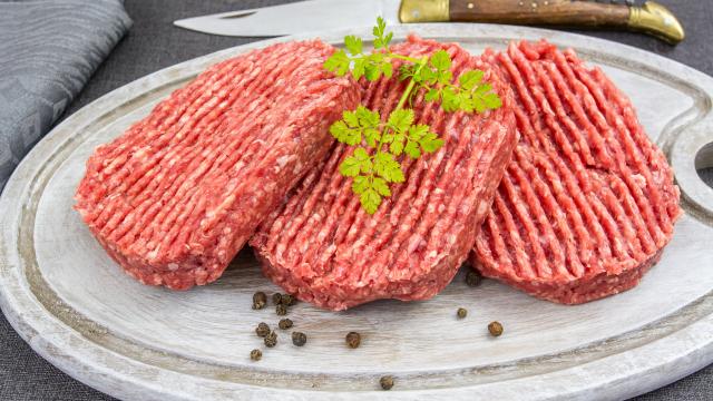 Rappel produit : Carrefour rappelle plusieurs lots de steaks hachés et viande hachée pour risque d'Escherichia coli
