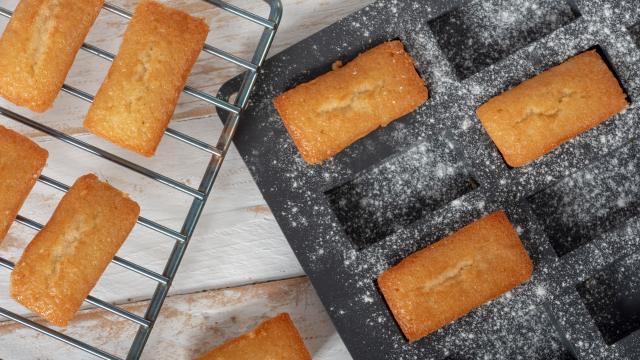 “Simple et efficace, en petite ou grande taille, c’est un délice” : Christophe Michalak partage sa recette facile de financier noisettes et fleur d’oranger !