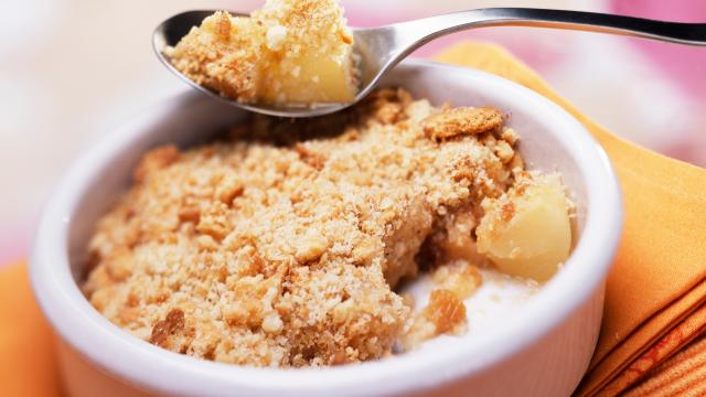 “Tellement gourmand !” : testez cette recette de crumble aux poires et chocolat qui a fait craquer les lecteurs de 750g