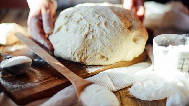 Cyril Lignac partage ses astuces et sa recette pour une brioche ultra moelleuse !