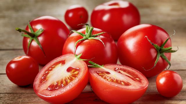 Tomates : dans quel cas est-il préférable de retirer la peau avant de les consommer ?