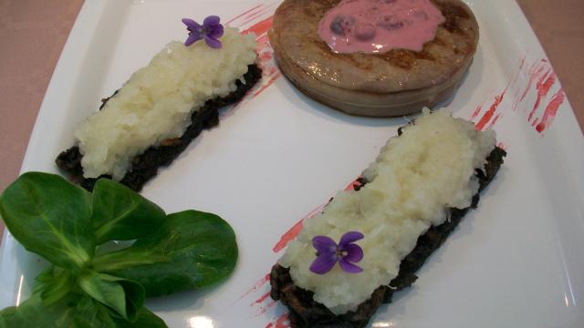 Tournedos de bœuf de Chalosse, sauce aux fruits des bois & écrasé de navets sur paillasson de Vitelottes