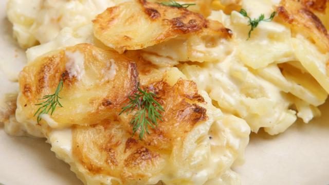 “Une des 7 merveilles du monde culinaire” : Julie Andrieu vous dévoile ses secrets pour un gratin dauphinois irrésistible !