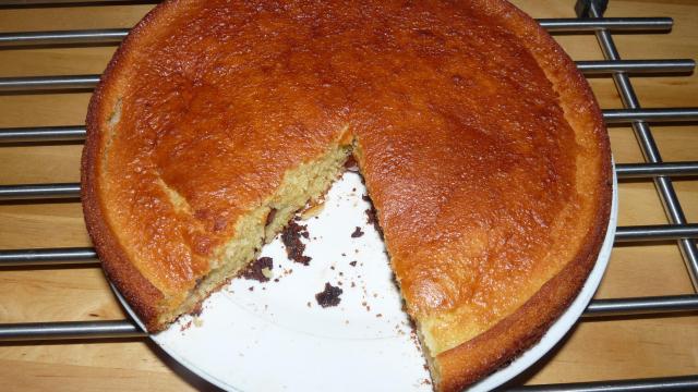 Gateau yaourt aux pépites de chocolat et noix de coco rapée