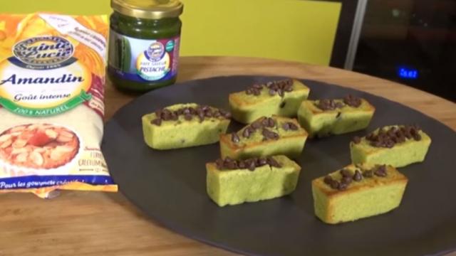 Financiers à la pistache et aux pépites de chocolat