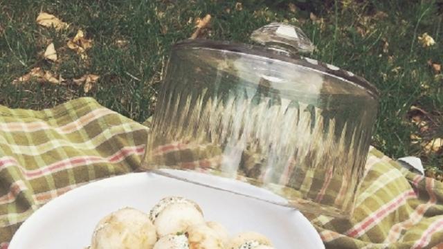 Champignons fourrés au fromage frais, ail et persil