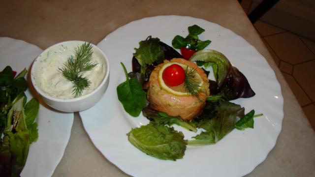 Timbales de saumon fumé à la mousse de courgettes