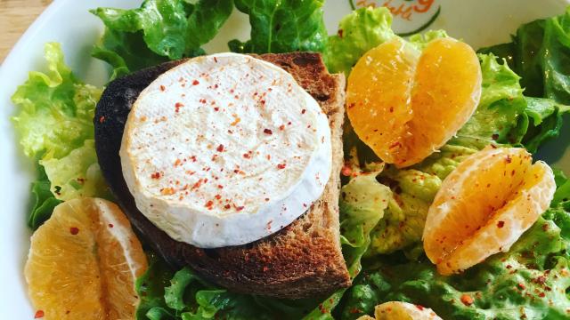 Salade au fromage de Rocamadour à la clémentine