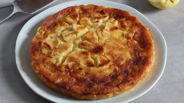 Gâteau moelleux et caramélisé aux pommes