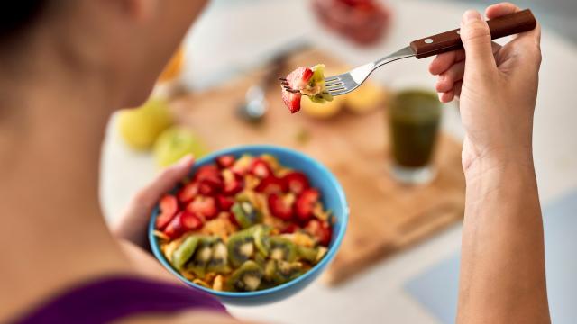 “Les fruits sont des Gremlins ?” : est-ce qu’il y a une bonne heure pour manger certains fruits ? Cette diététicienne répond