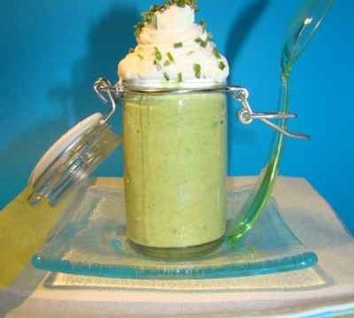 Verrine de petits pois, chèvre, et ciboulette façon cappuccino