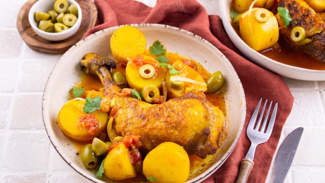 Tajine de poulet aux olives et citrons confits : testez cette recette irrésistible du chef Abdel Alaoui !