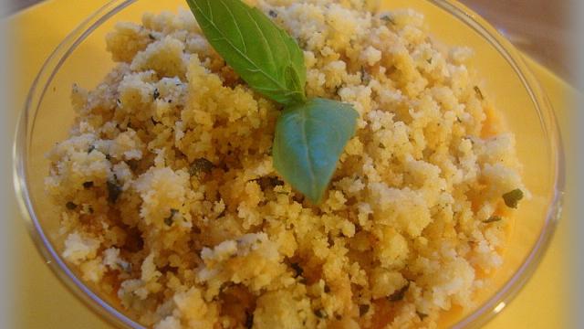 Panna cotta de poivrons et crumble parmesan basilic