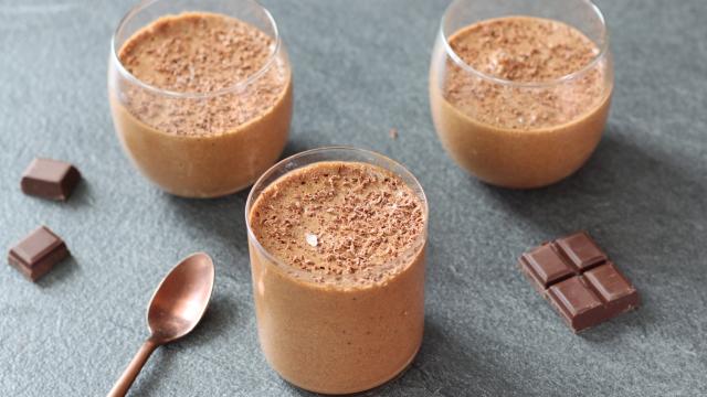 Voilà la façon de faire une mousse au chocolat délicieuse et inratable