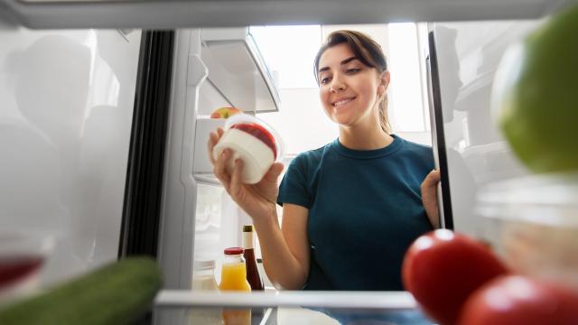 Yaourt périmé : peut-on le manger quelques jours après la date limite de consommation sans risque ?