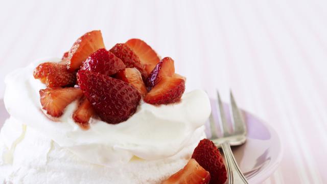 La pavlova : histoire et recette d’un dessert léger comme un tutu