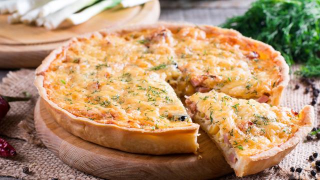 Pâte brisée ou feuilletée : quel est le meilleur choix pour la quiche ?