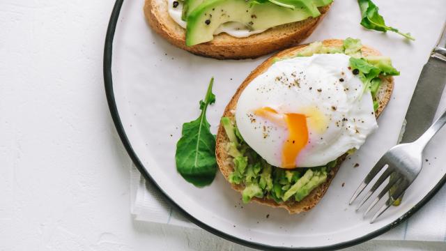 Cyril Lignac partage ses astuces pour réussir à la perfection son avocado toast !