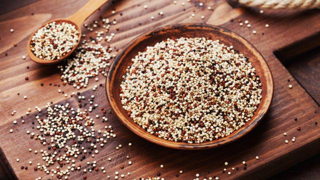 Voici pourquoi il est important de bien rincer le quinoa avant de le cuire