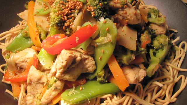 Wok vitaminé poulet et sésame