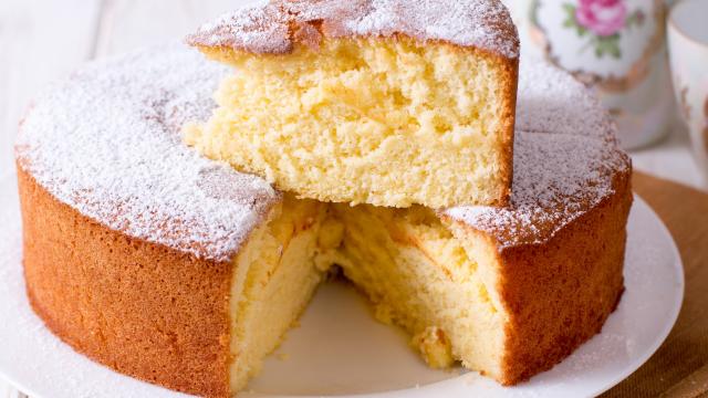 “Comme un petit nuage” : Cyril Lignac partage sa recette d’un gâteau ultra moelleux, le chiffon cake