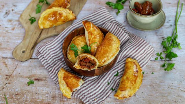 Chaussons feuilletés au boeuf haché et tomates