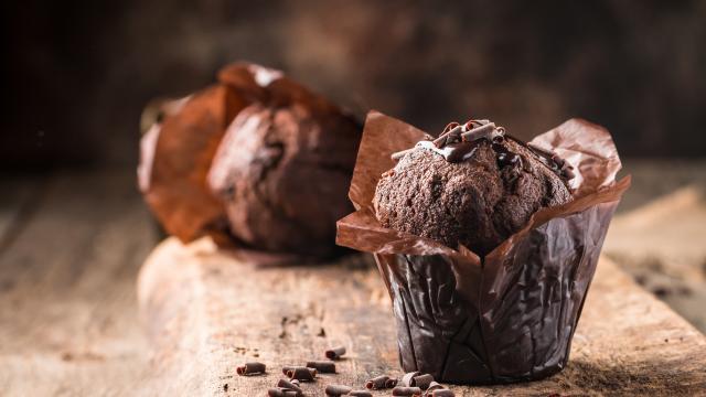 “Rapide et sans sucre ajouté” : une diététicienne partage une recette légère de muffins au chocolat et à la poire !