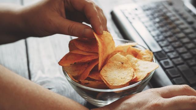 Grignotage : voici 3 astuces pour arrêter de manger entre les repas !