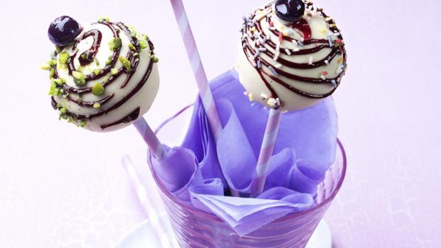 Cake pops aux myrtilles sauvages