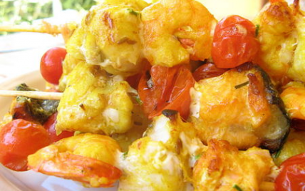 Brochettes de lotte, saumon et crevettes et sa marinade au curry et cumin