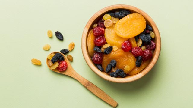 Les fruits séchés sont-ils vraiment si sains ? Une biochimiste répond à la question !