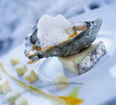 Huîtres tièdes sur coulis de potimarron à l'écume de Tomme de Savoie