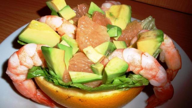 Salade de pamplemousse, avocat et crevettes