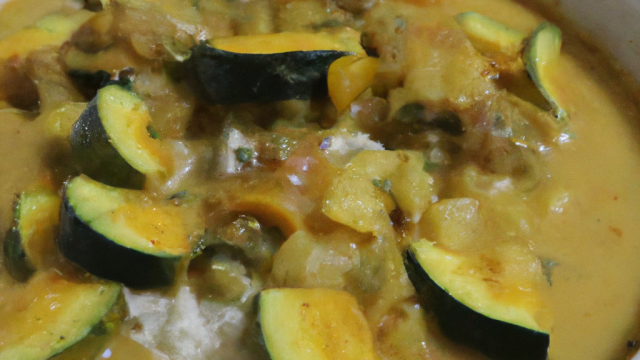 Curry aux fèves, courgettes et lait de coco