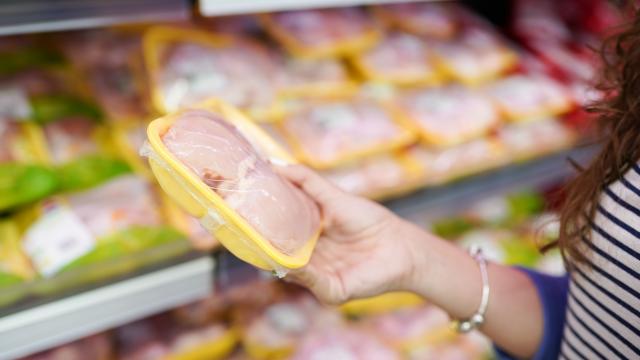 Rappel produit : plusieurs lots de cuisses et d’ailes de poulet vendus dans la France entière sont contaminés par la listeria !